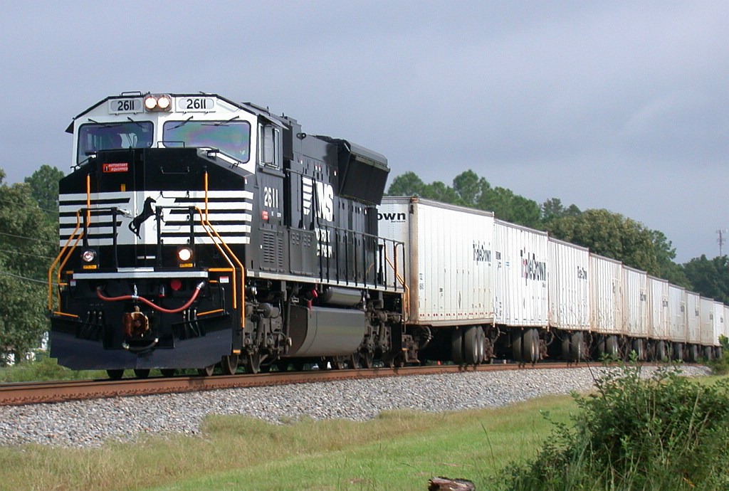 NS 2611 solo with 251 roadrailer